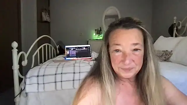 Snapshot of milf-Lacey chatting on 10-16-25, 04:19 milf-Lacey online show from 10-16-25, 04:19