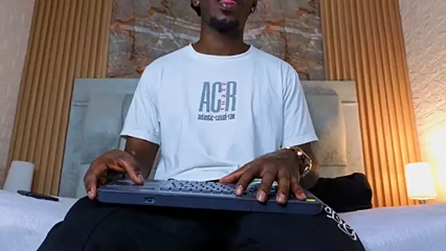 Snapshot of pipedark_ chatting on 11-28-25, 03:42 pipedark online show from 11-28-25, 03:42