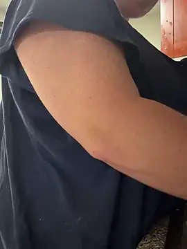 Snapshot of kittenxd4 chatting on 09-08-25, 10:53 kittenxd4 online show from 09-08-25, 10:53