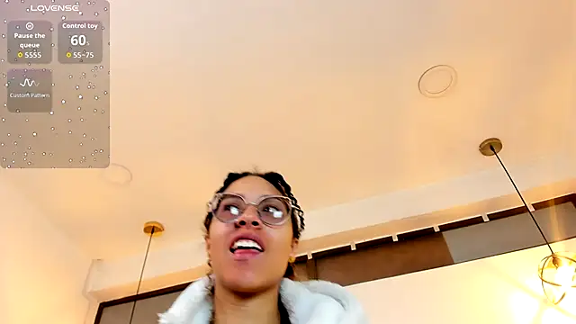 Hanna Cornee  online show from 10-16-25, 02:07