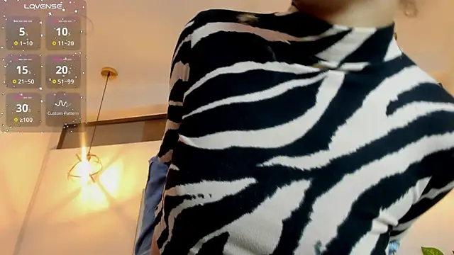 Hanna Cornee  online show from 11-13-25, 01:10