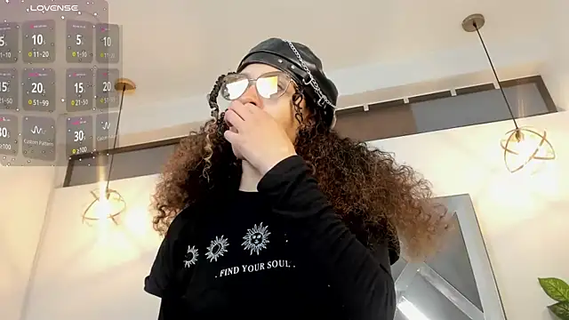 Hanna Cornee  online show from 11-24-25, 03:12