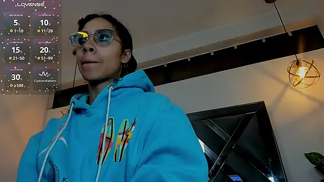 Hanna Cornee  online show from 12-04-25, 12:25