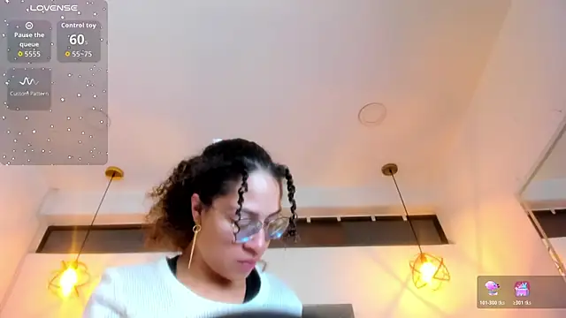 Hanna Cornee  online show from 03-06-26, 01:40