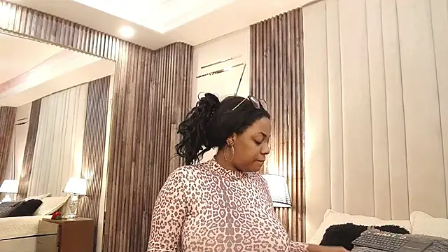 SheilaCoopers  online show from 10-24-25, 12:23