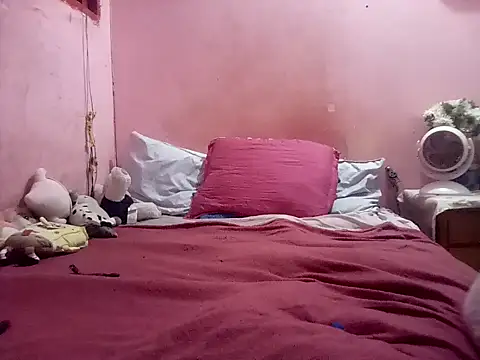 Snapshot of Kellye_hotTs chatting on 11-04-25, 09:19 Kellye hotTs online show from 11-04-25, 09:19