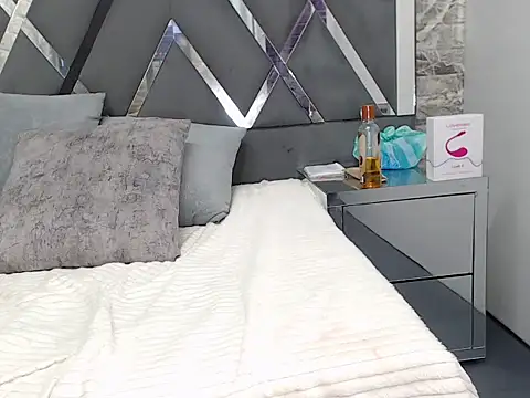 YanetRose online show from 11-15-25, 03:37