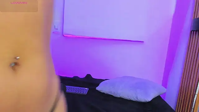 MacarenaSmith online show from 11-25-25, 11:10