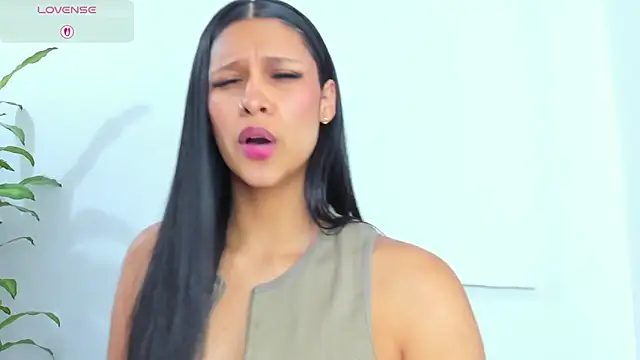 MacarenaSmith online show from 12-17-25, 11:16