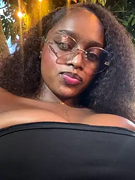 Snapshot of darle_volant chatting on 11-11-25, 10:43 darle volant online show from 11-11-25, 10:43