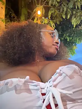 Snapshot of darle_volant chatting on 11-12-25, 10:52 darle volant online show from 11-12-25, 10:52