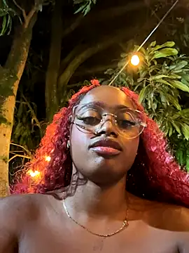 Snapshot of darle_volant chatting on 11-15-25, 11:43 darle volant online show from 11-15-25, 11:43