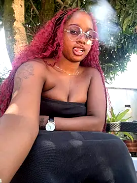 Snapshot of darle_volant chatting on 11-18-25, 04:22 darle volant online show from 11-18-25, 04:22