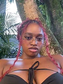 Snapshot of darle_volant chatting on 11-24-25, 10:31 darle volant online show from 11-24-25, 10:31