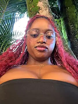 Snapshot of darle_volant chatting on 11-25-25, 10:32 darle volant online show from 11-25-25, 10:32