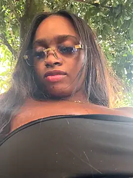 Snapshot of darle_volant chatting on 12-14-25, 08:35 darle volant online show from 12-14-25, 08:35