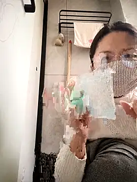 chengcheng12 online show from 12-16-25, 01:32