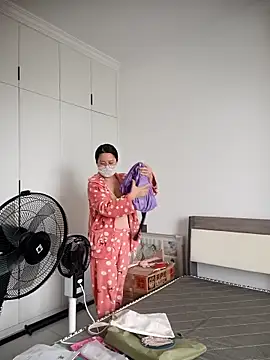 chengcheng12 online show from 12-22-25, 01:24