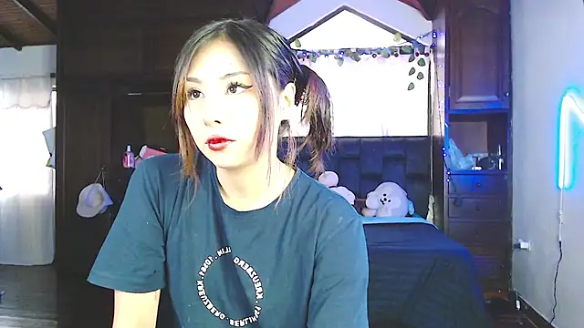 Snapshot of Shisuku_Sophi chatting on 10-12-25, 10:09 Shisuku Sophi online show from 10-12-25, 10:09