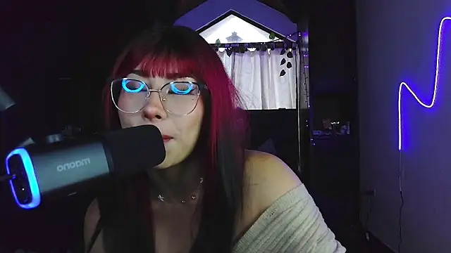 Snapshot of Shisuku_Sophi chatting on 10-24-25, 09:11 Shisuku Sophi online show from 10-24-25, 09:11