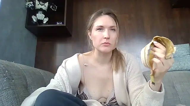 Jugira online show from 04-26-26, 01:53