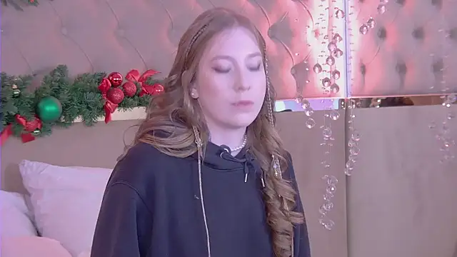 Snapshot of MiaEuphoria_ chatting on 12-22-25, 04:20 MiaEuphoria online show from 12-22-25, 04:20