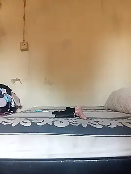 RFeltomWhitJ online show from 11-05-25, 05:29