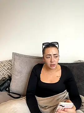 Snapshot of ItsCOCOx chatting on 10-27-25, 03:16 ItsCOCOx online show from 10-27-25, 03:16