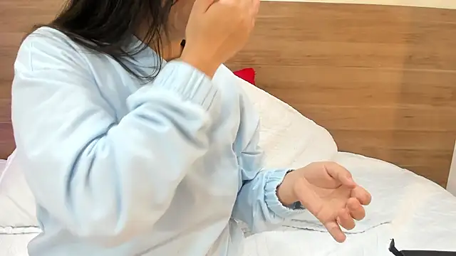 thamiina  online show from 04-23-26, 11:53