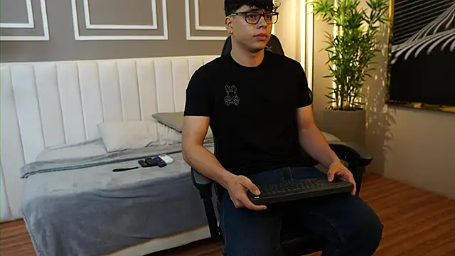 Ethan occonor online show from 11-06-25, 08:15