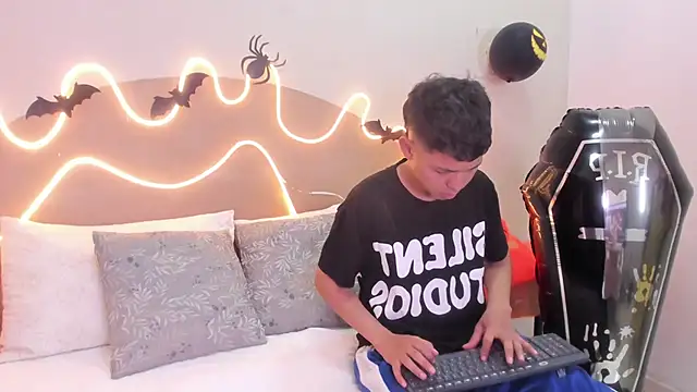 Snapshot of Enrrixxx_ chatting on 10-26-25, 07:31 Enrrixxx online show from 10-26-25, 07:31