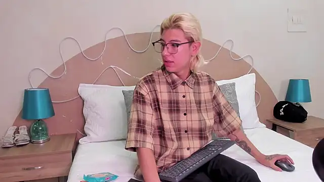 Snapshot of Enrrixxx_ chatting on 11-03-25, 08:21 Enrrixxx online show from 11-03-25, 08:21