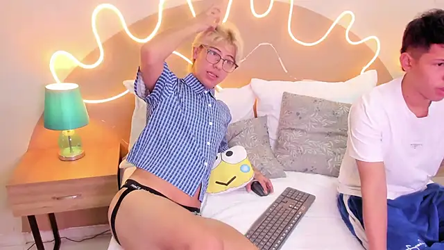 Snapshot of Enrrixxx_ chatting on 11-05-25, 12:32 Enrrixxx online show from 11-05-25, 12:32