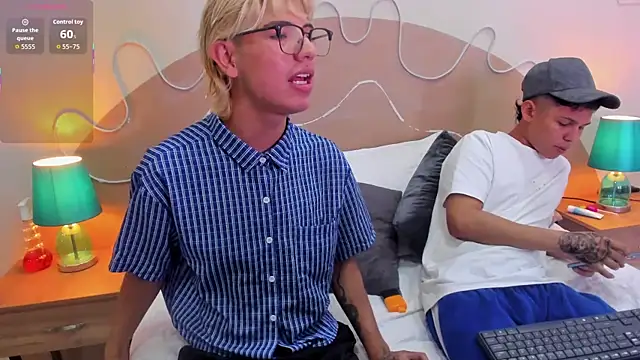 Snapshot of Enrrixxx_ chatting on 11-12-25, 12:44 Enrrixxx online show from 11-12-25, 12:44