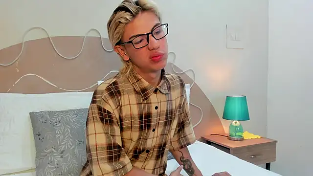 Snapshot of Enrrixxx_ chatting on 11-23-25, 07:24 Enrrixxx online show from 11-23-25, 07:24