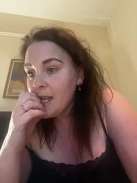 Snapshot of laceygreen chatting on 06-12-26, 10:41 laceygreen online show from 06-12-26, 10:41