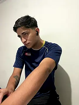 Snapshot of Tavinho067 chatting on 12-14-25, 11:31 Tavinho067 online show from 12-14-25, 11:31