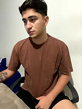 Snapshot of Tavinho067 chatting on 01-08-26, 04:15 Tavinho067 online show from 01-08-26, 04:15