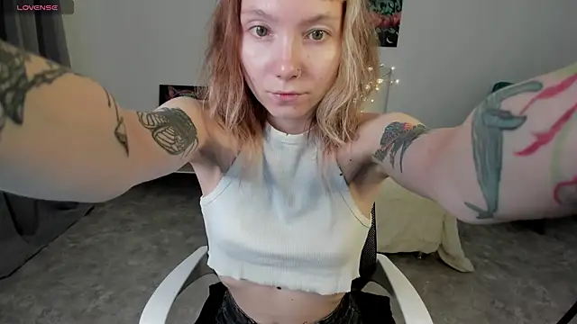 Snapshot of tattoo_art_baby chatting on 09-15-25, 01:27 tattoo art baby online show from 09-15-25, 01:27