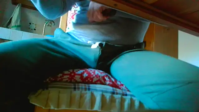 Snapshot of Prince-sexy chatting on 09-19-25, 06:37 Prince-sexy online show from 09-19-25, 06:37