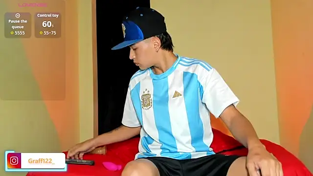 Snapshot of Archie-Davis chatting on 10-12-25, 12:26 Archie-Davis online show from 10-12-25, 12:26