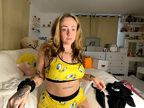 Snapshot of SofiaaBlackk chatting on 10-19-25, 02:50 SofiaaBlackk online show from 10-19-25, 02:50