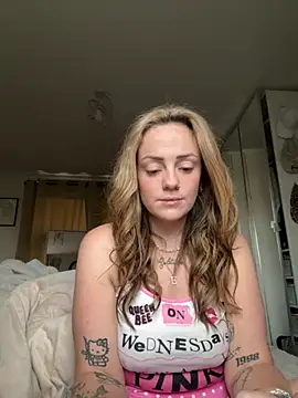 Snapshot of SofiaaBlackk chatting on 11-05-25, 11:32 SofiaaBlackk online show from 11-05-25, 11:32