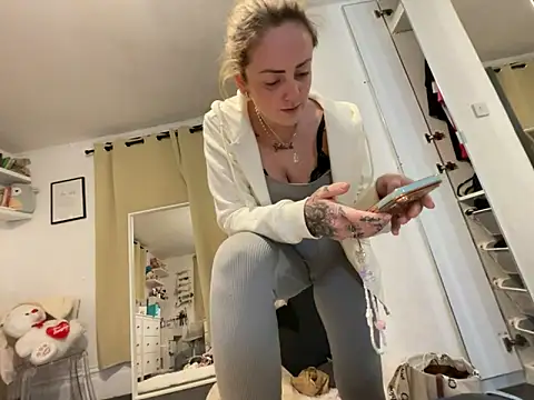 Snapshot of SofiaaBlackk chatting on 11-10-25, 05:34 SofiaaBlackk online show from 11-10-25, 05:34