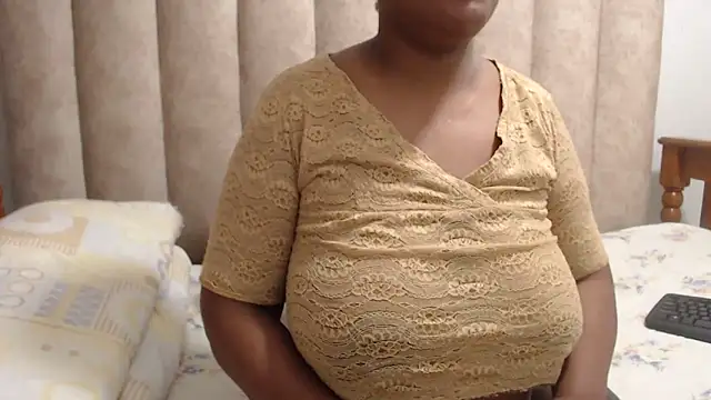 Snapshot of Sexybusty01 chatting on 10-16-25, 06:14 Sexybusty01 online show from 10-16-25, 06:14