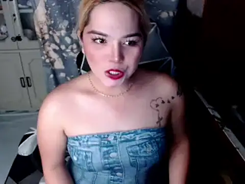 blonditax1111 online show from 10-22-25, 08:25