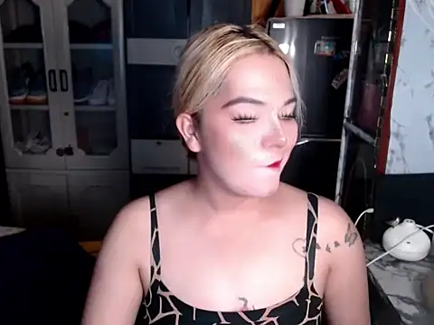 blonditax1111 online show from 07-18-26, 10:41