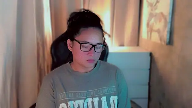 kaicromwell  online show from 10-21-25, 01:23