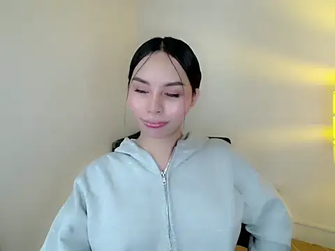 holly tabby online show from 05-24-26, 07:52