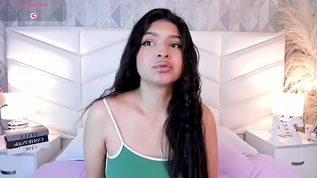 Snapshot of victoria___jonnes chatting on 09-15-25, 12:38 victoria jonnes online show from 09-15-25, 12:38